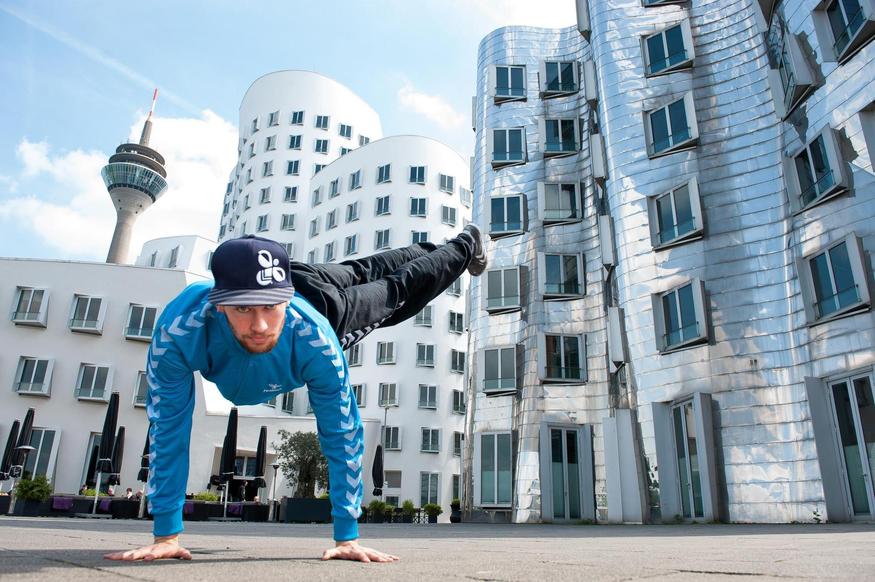 sz-online-20151027-buchau-breakdance.jpg